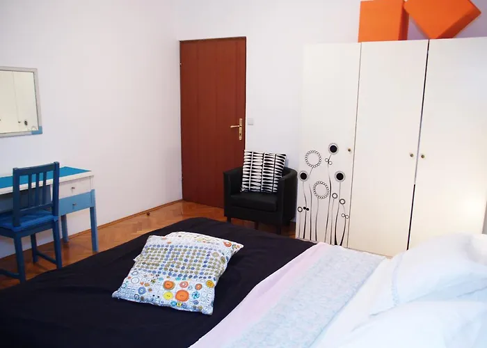 Family Friendly Апартаменти Пула